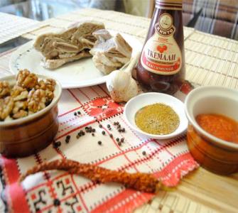 Kharcho 수프 : 집에서 kharcho를 만드는 고전적인 요리법 Kharcho 수프는 매우 맛있는 요리법입니다