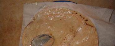 라바쉬로 만든 가장 섬세한 스낵 케이크: 빠르고 맛있는 얇은 라바쉬 케이크